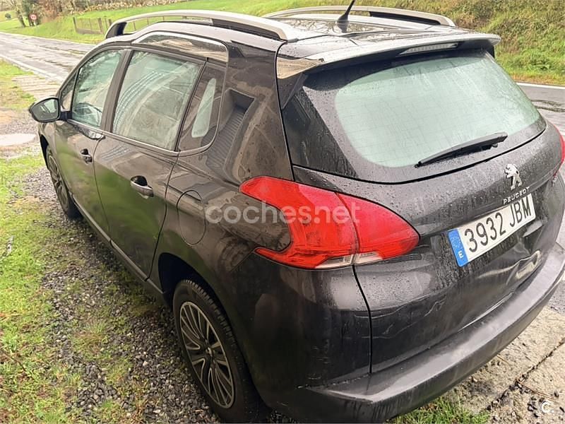 Usado Peugeot 2008 Active 82 CV (60 kW) 2014 Negro SUV