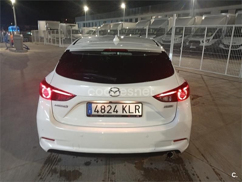 Usado Mazda 3 Luxury 105 CV (77 kW) 2018 Blanco Berlina