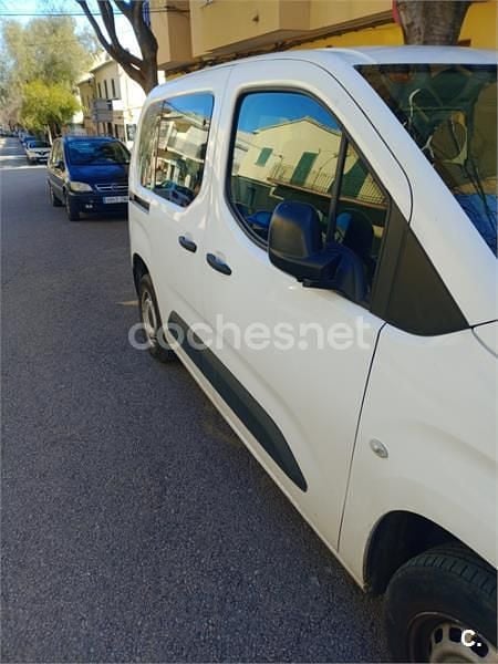 Usado Citroën Berlingo Shine 102 CV (75 kW) 2019 Negro Monovolumen