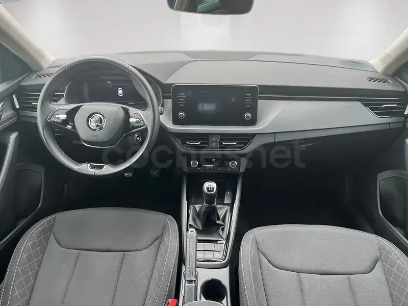 Usado Skoda Scala Ambition 95 CV (69 kW) 2022 Azul Utilitario