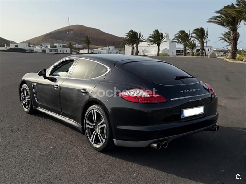 Begagnad Porsche Panamera 400 HK (294 kW) 2011 Svart Halvkombi