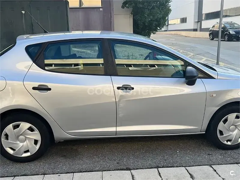 Usado Seat Ibiza Style 90 CV (66 kW) 2012 Gris / plata Berlina