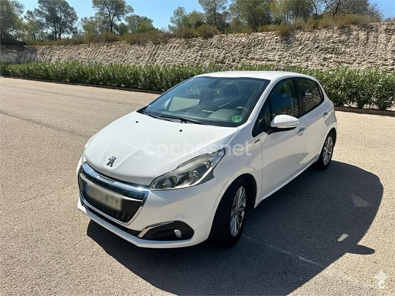Usado Peugeot 208 110 CV (80 kW) 2019 Blanco Utilitario