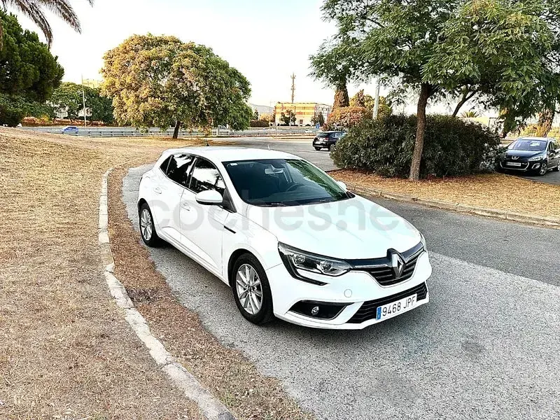 Usado Renault Mégane III Bose Edition 130 CV (95 kW) 2016 Blanco Berlina