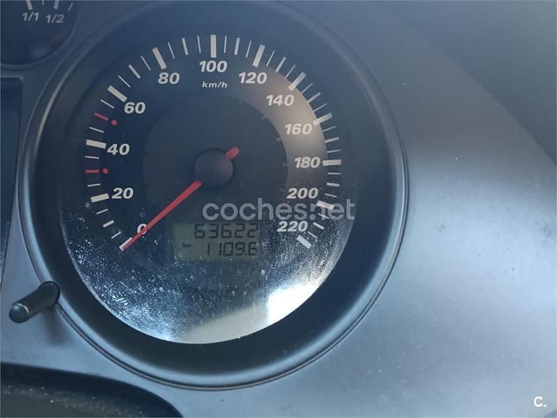 Usado Seat Cordoba Stella 100 CV (73 kW) 2004 Gris / plata Berlina