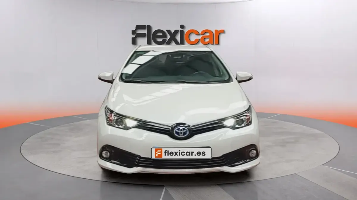 Usado Toyota Auris Hybrid Edition 136 CV (100 kW) 2018 Blanco Berlina