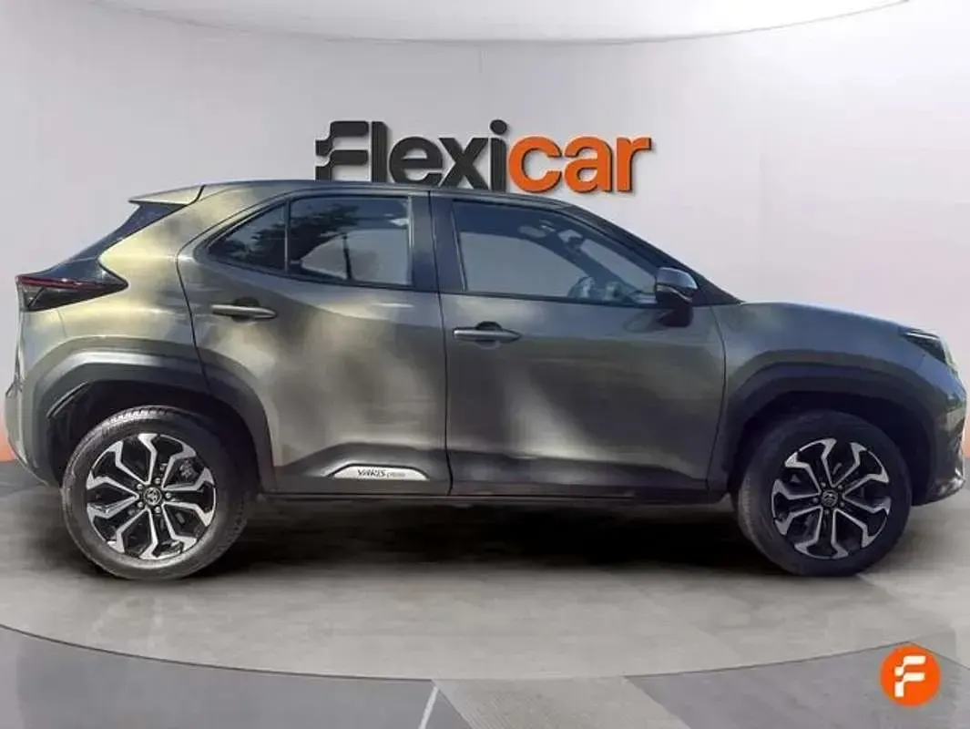 Usado Toyota Yaris Cross Active 116 CV (85 kW) 2023 Gris SUV