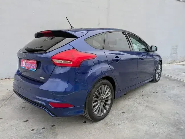 Usado Ford Focus ST-Line 125 CV (91 kW) 2017 Azul Berlina