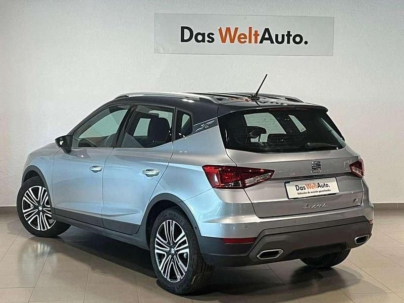 Usado Seat Arona FR 116 CV (85 kW) 2024 Plateado SUV