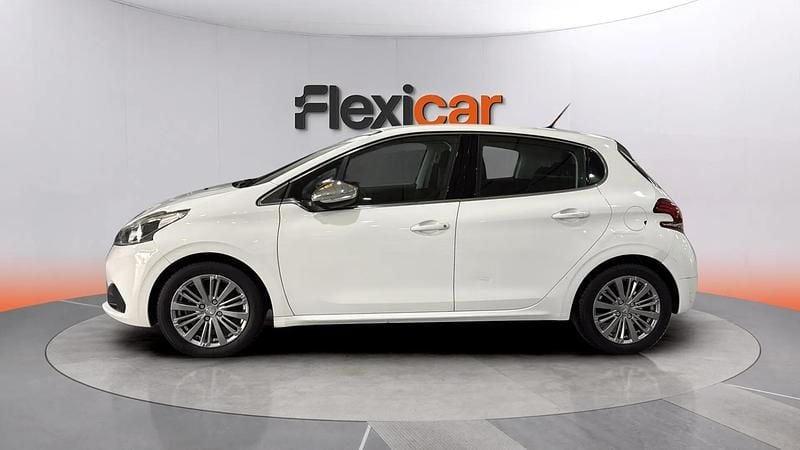 Usado Peugeot 208 Allure 82 CV (60 kW) 2016 Blanco Utilitario
