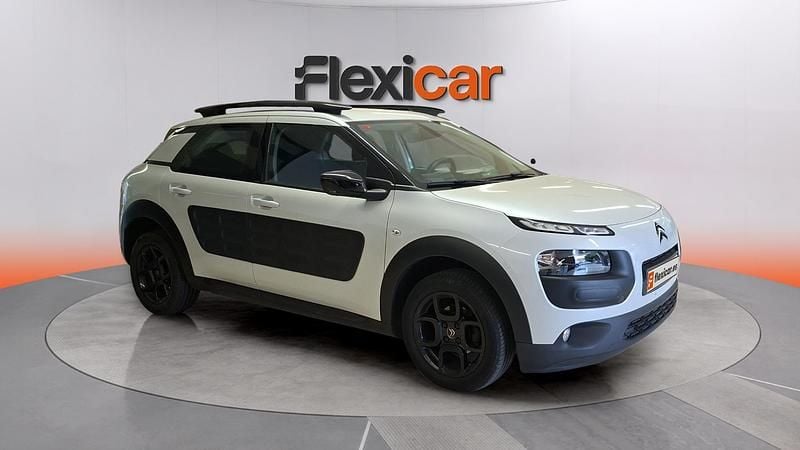 Begagnad Citroën C4 Live 82 HK (60 kW) 2017 Vit Sedan