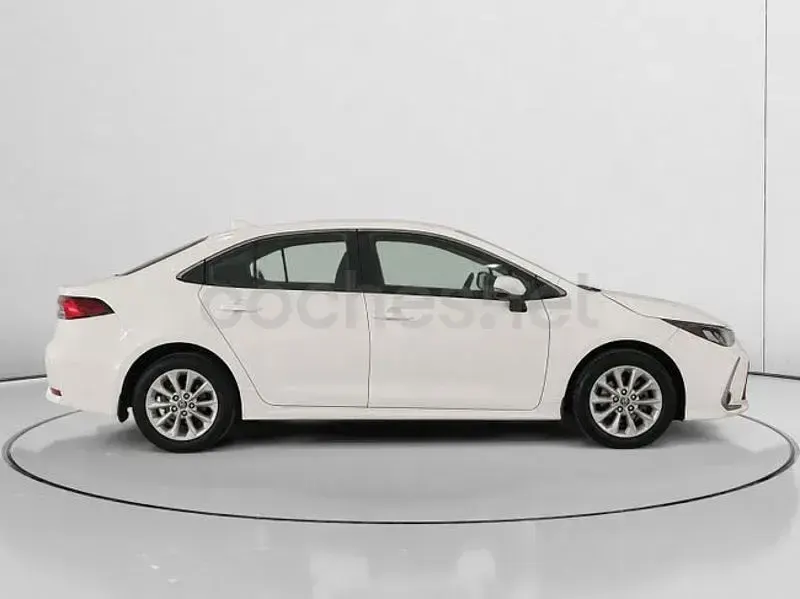 Usado Toyota Corolla Style 140 CV (102 kW) 2023 Blanco Berlina