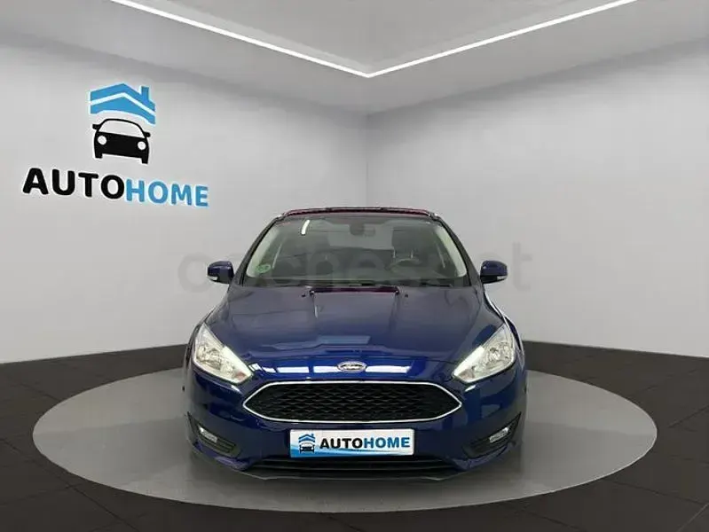 Usado Ford Focus Trend 125 CV (91 kW) 2017 Azul Berlina