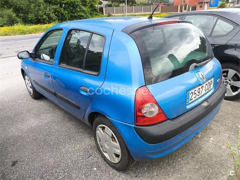 Usado Renault Clio II Expression 80 CV (58 kW) 2003 Azul Berlina