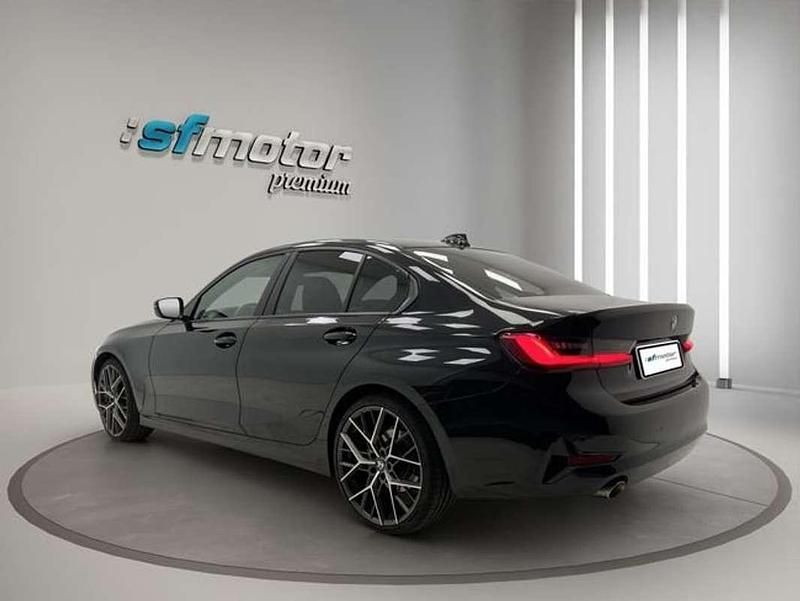 Usado BMW 318 Comfort Edition 150 CV (110 kW) 2020 Negro Familiar