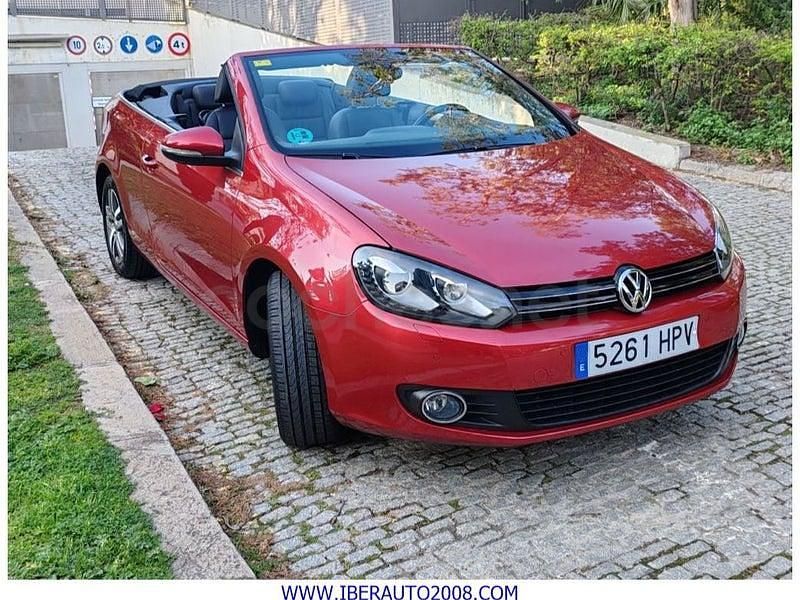 Usado VW Golf Cabriolet 122 CV (89 kW) 2013 Granate Descapotable