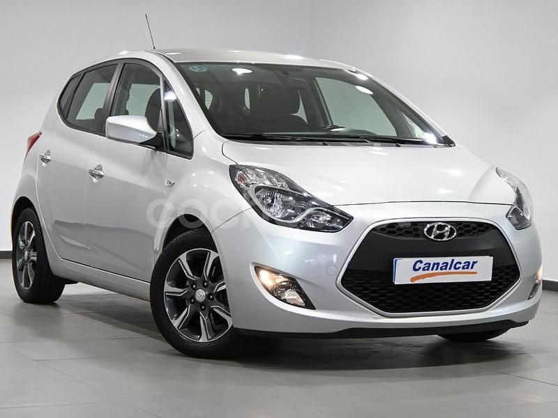 Usado Hyundai ix20 90 CV (66 kW) 2017 Gris plata Utilitario