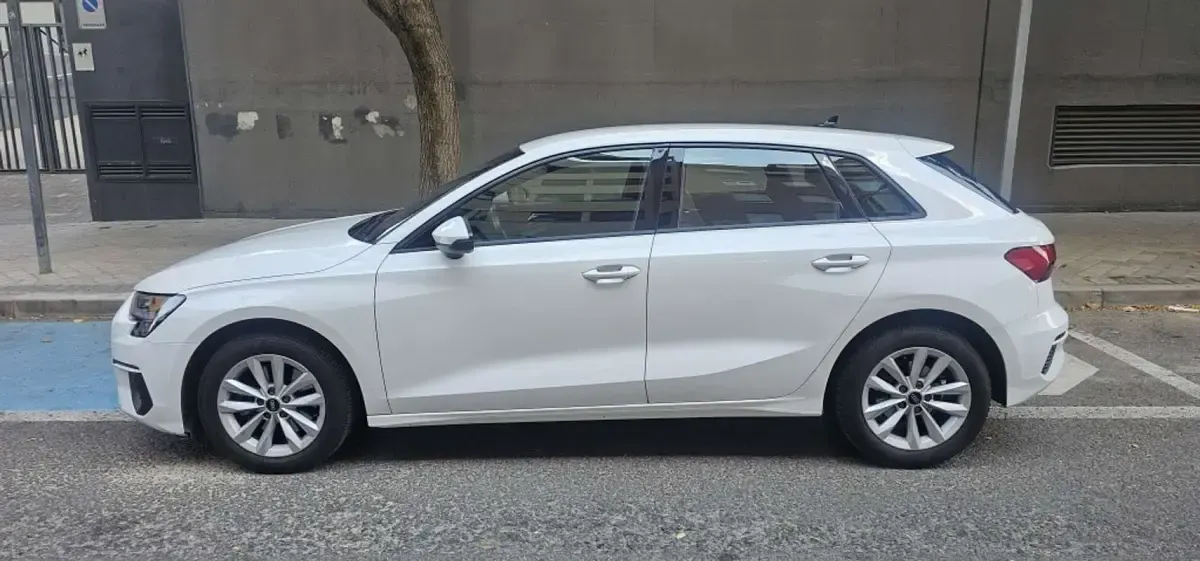 Usado Audi A3 Sportback Advanced 110 CV (80 kW) 2021 Blanco Utilitario