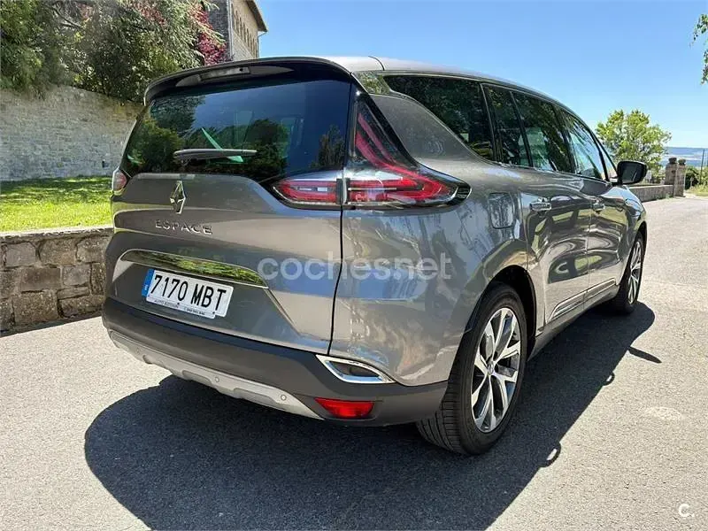 Usado Renault Espace Zen 160 CV (117 kW) 2017 Gris / plata Monovolumen