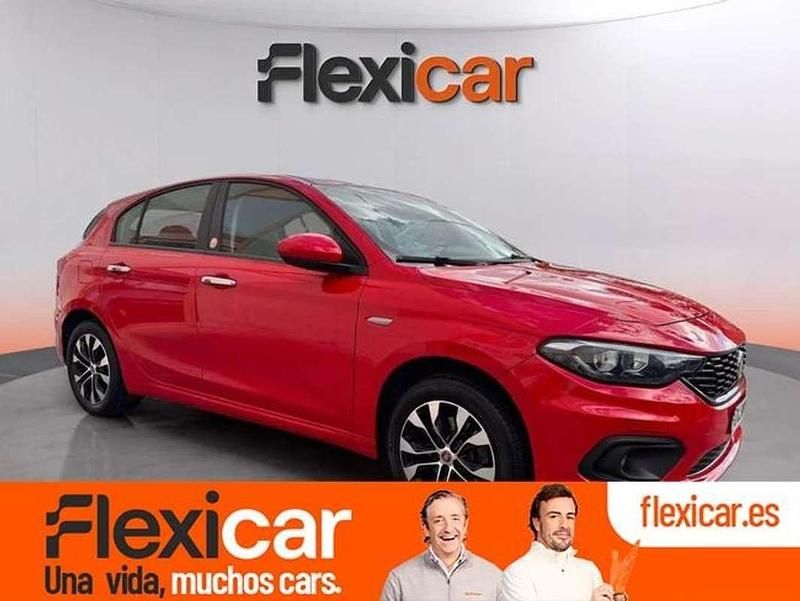 Usado Fiat Tipo Lounge 95 CV (69 kW) 2020 Rojo Familiar