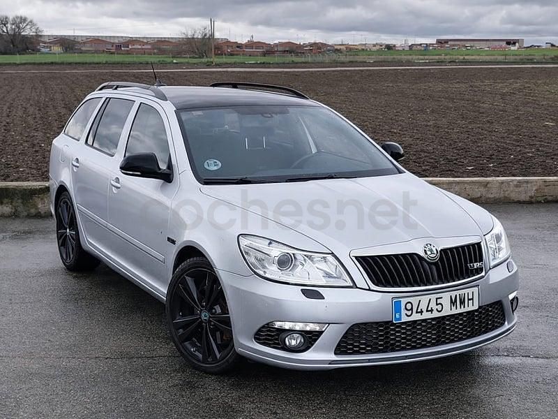 Usado Skoda Octavia RS 184 CV (135 kW) 2013 Gris / plata Familiar