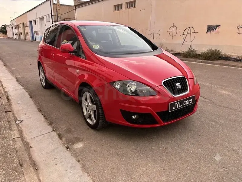 Usado Seat Altea Style 140 CV (102 kW) 2011 Rojo Monovolumen