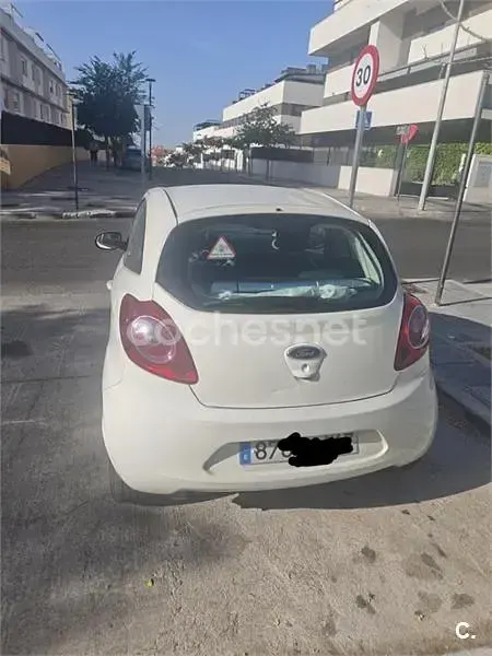 Usado Ford Ka Trend 69 CV (50 kW) 2015 Blanco Berlina