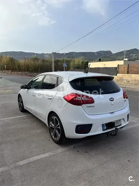 Usado Kia Ceed 120 CV (88 kW) 2018 Blanco Utilitario