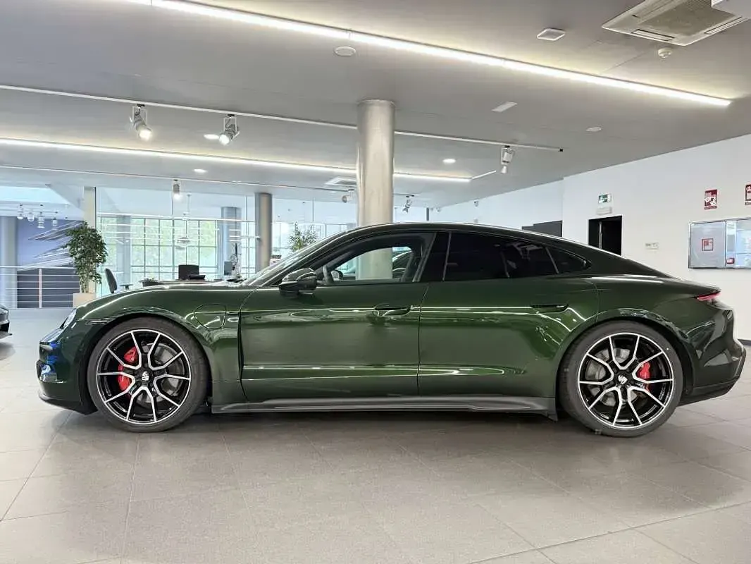 Usado Porsche Taycan 4S 400 kW (544 CV) 2024 Verde Berlina