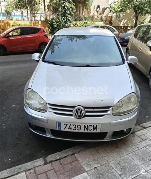 Gris / plata Usado 2006 VW Golf V Trendline Berlina | 4490 € (Buen precio) - Imagen 1/4