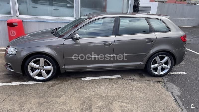 Usado Audi A3 Sportback Ambition 125 CV (91 kW) 2011 Gris / plata Utilitario