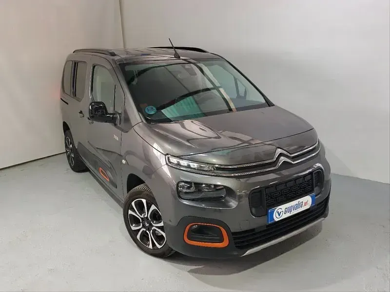 Usado Citroën Berlingo Shine 130 CV (95 kW) 2023 Negro Monovolumen