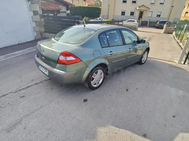 Usado Renault Mégane II Dynamique 115 CV (84 kW) 2003 Verde Berlina