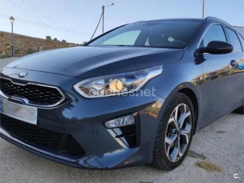Gris / plata Usado 2020 Kia Ceed Familiar | 17.200 € (Precio justo) - Imagen 1/4