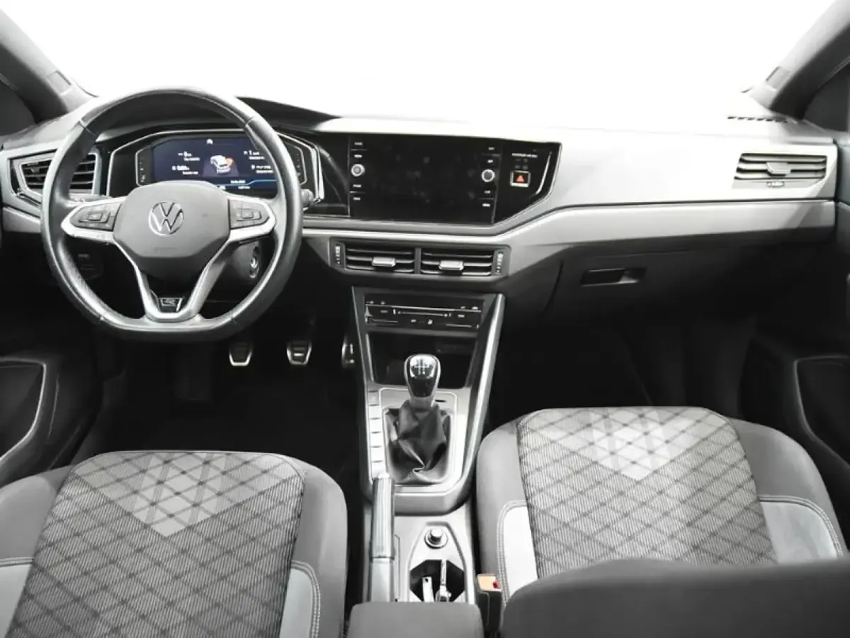 Usado VW Polo 95 CV (69 kW) 2022 Gris/plata Utilitario