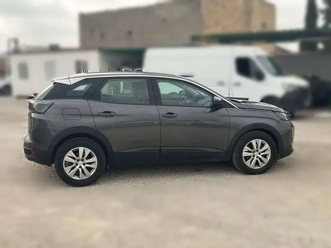 Usado Peugeot 3008 Active 131 CV (96 kW) 2021 Gris SUV