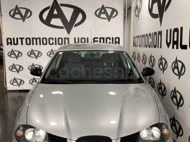 Usado Seat Ibiza 75 CV (55 kW) 2003 Gris / plata Berlina