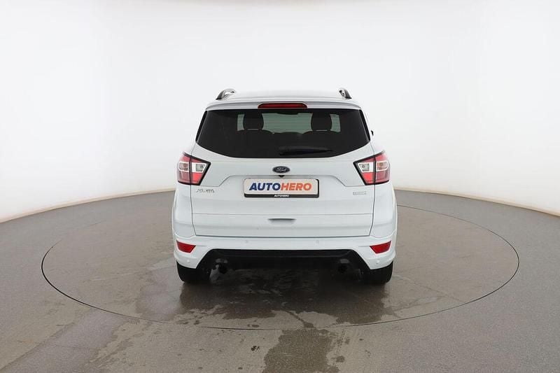 Usado Ford Kuga ST-Line 120 CV (88 kW) 2018 Blanco SUV