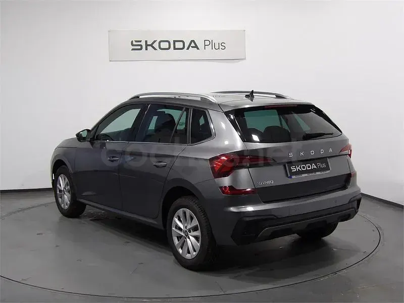 Usado Skoda Kamiq Selection 115 CV (84 kW) 2025 Gris SUV