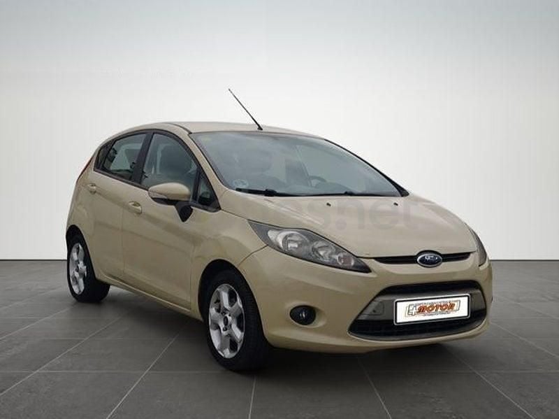 Usado Ford Fiesta Ambiente 68 CV (50 kW) 2006 Beige Utilitario