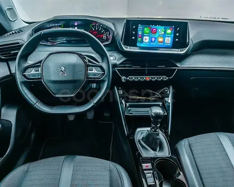 Usado Peugeot 2008 Allure 110 CV (80 kW) 2021 Blanco SUV