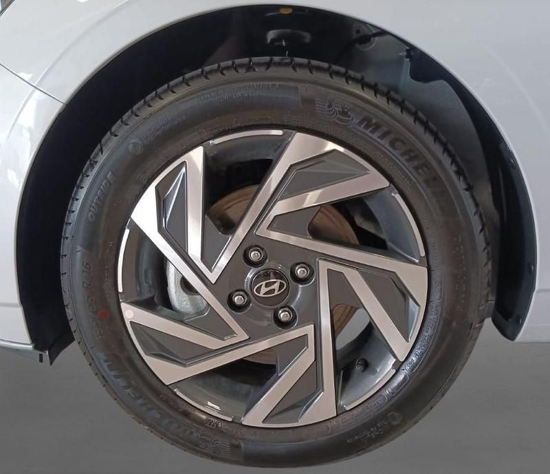 Nuevo Hyundai i20 100 CV (73 kW) 2025 Gris lumen Utilitario