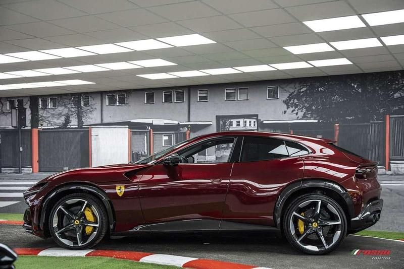 Usado Ferrari Purosangue 725 CV (533 kW) 2025 Rojo SUV