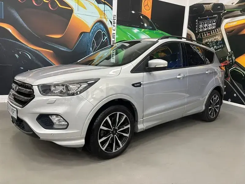 Usado Ford Kuga ST-Line 150 CV (110 kW) 2019 Gris / plata SUV