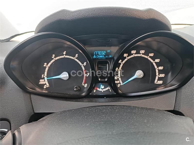 Usado Ford Fiesta Trend 82 CV (60 kW) 2013 Gris / plata Utilitario