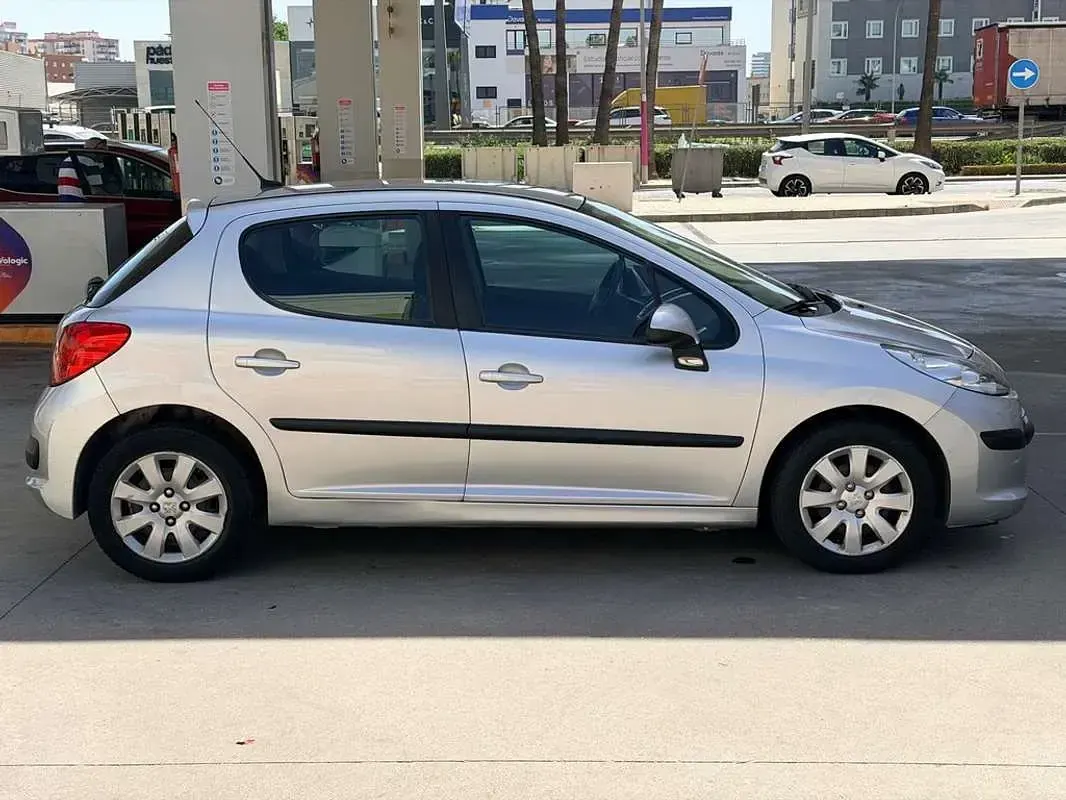 Usado Peugeot 207 68 CV (50 kW) 2009 Gris Utilitario