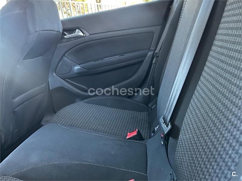 Usado Peugeot 308 Allure 110 CV (80 kW) 2017 Azul Berlina