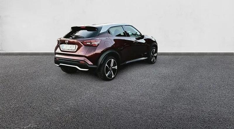 Usado Nissan Juke N-Connecta 143 CV (105 kW) 2022 Burgundy (metalizado) techo di SUV
