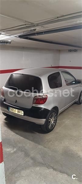 Usado Toyota Yaris Luna 68 CV (50 kW) 2001 Gris / plata Berlina
