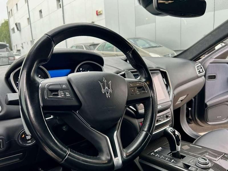 Usado Maserati Ghibli GranLusso 349 CV (256 kW) 2017 Gris Berlina